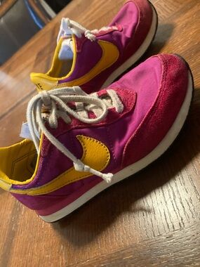 Girls Vintage-style Nike